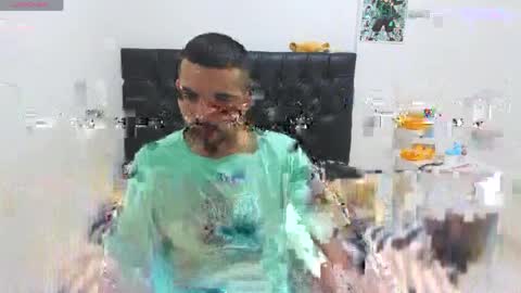 alejandroo_7 online show from April 24, 2026, 8:33 pm