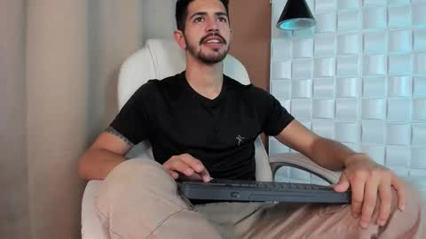 Alejo  online show from October 17, 2025, 8:33 pm