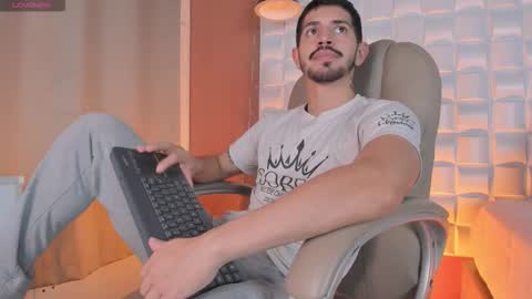 Snapshot of alejandrostorm chatting on March 4, 2026, 11:00 pm Alejo online show from March 4, 2026, 11:00 pm