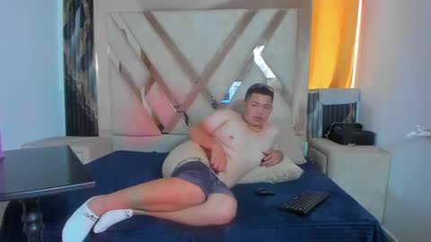 Alejandrrico online show from November 19, 2025, 7:03 pm