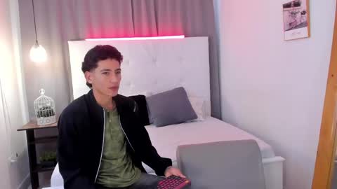 Snapshot of alejo_exotic chatting on May 9, 2026, 12:21 pm alejo_exotic online show from May 9, 2026, 12:21 pm