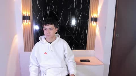 alejo_gray1 online show from November 12, 2025, 3:18 am