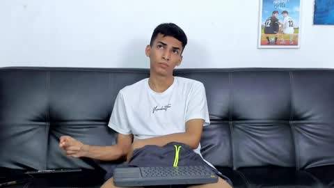 Snapshot of alejo_peverell chatting on January 15, 2025, 7:23 pm alejo peverell online show from January 15, 2025, 7:23 pm