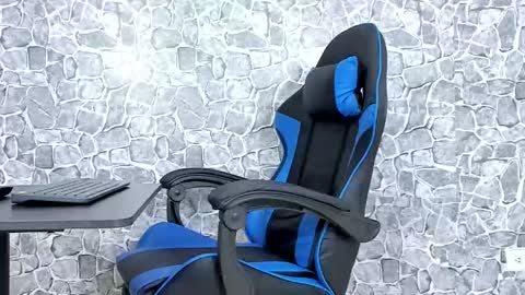 Snapshot of alejo_peverell chatting on December 17, 2025, 7:31 pm alejo peverell online show from December 17, 2025, 7:31 pm