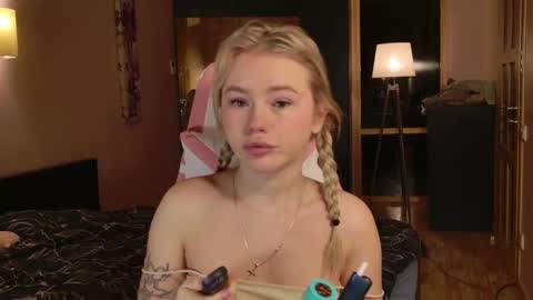 Lexi online show from March 1, 2025, 4:04 am