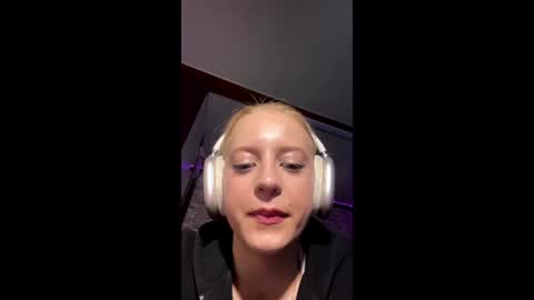 Snapshot of alenavanloan chatting on June 20, 2026, 4:43 pm Milana online show from June 20, 2026, 4:43 pm