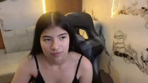 Snapshot of alesia_v chatting on July 7, 2026, 6:47 am Live 1000pm 600am COLOMBIAN HOUR online show from July 7, 2026, 6:47 am