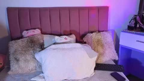 aleska_romanova online show from April 23, 2026, 4:46 am