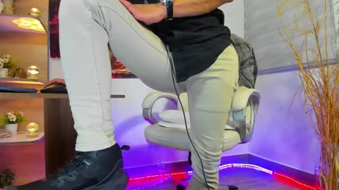 ALESSANDRO  WYE online show from January 31, 2025, 8:22 am