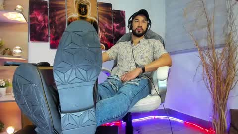 ALESSANDRO  WYE online show from February 4, 2025, 1:56 am