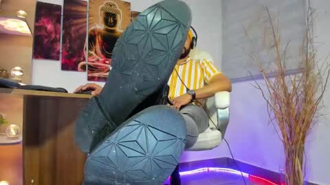 ALESSANDRO  WYE online show from February 11, 2025, 8:15 am