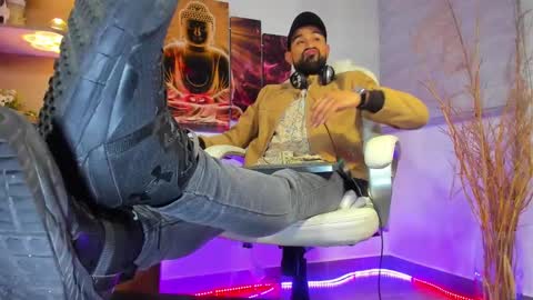 ALESSANDRO  WYE online show from February 14, 2025, 4:15 am