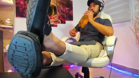 ALESSANDRO  WYE online show from February 28, 2025, 11:47 am