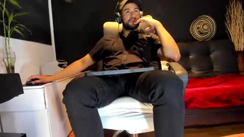 ALESSANDRO  WYE online show from October 3, 2025, 9:17 am