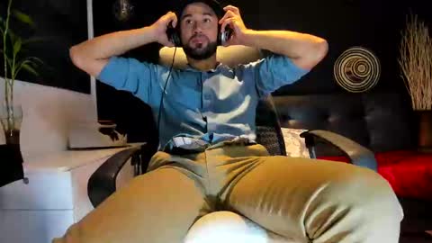 ALESSANDRO  WYE online show from October 11, 2025, 6:45 am