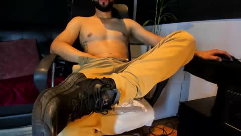 ALESSANDRO  WYE online show from December 19, 2025, 9:49 am