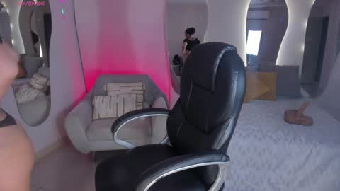 ALESSA ROMERO  online show from February 18, 2025, 7:19 pm