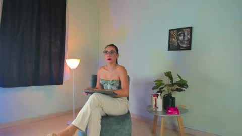 Snapshot of alessia_noire chatting on May 28, 2026, 3:04 am Alessia online show from May 28, 2026, 3:04 am
