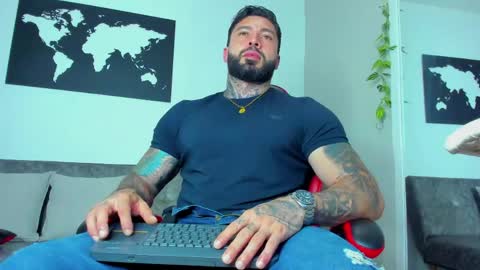 Aless Rose online show from April 21, 2026, 8:01 pm