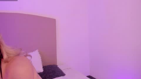 Snapshot of alesssia_moon chatting on May 16, 2026, 11:31 am Alessia Moon online show from May 16, 2026, 11:31 am