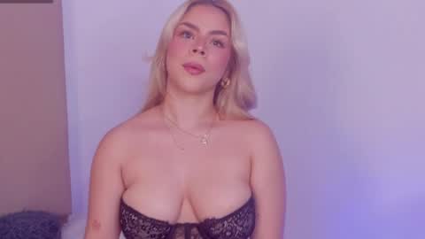 Snapshot of alesssia_moon chatting on June 4, 2026, 11:38 am Alessia Moon online show from June 4, 2026, 11:38 am