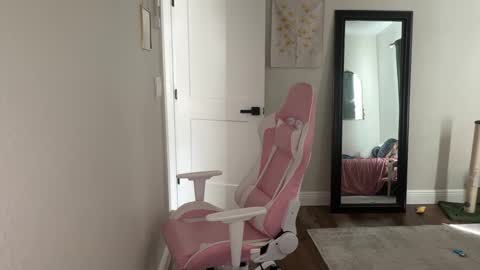 alex  online show from October 26, 2025, 7:20 pm