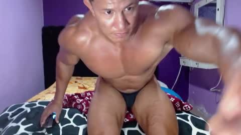 Snapshot of alex_bigcumvez chatting on May 25, 2026, 11:33 pm perseuz online show from May 25, 2026, 11:33 pm