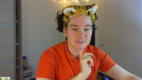 FAVORITE online show from February 10, 2025, 10:09 pm