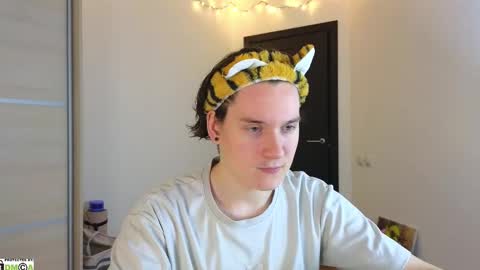 FAVORITE online show from March 12, 2025, 1:03 am