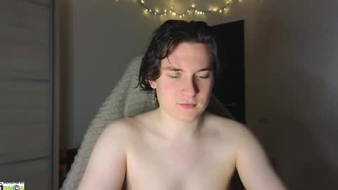 FAVORITE online show from September 28, 2025, 9:42 pm