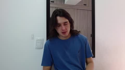 alex_connorr online show from February 12, 2025, 3:16 pm