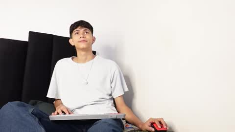 alex_mark_ online show from October 2, 2025, 2:02 pm