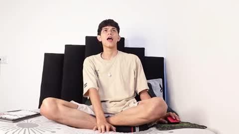 alex_mark_ online show from October 24, 2025, 1:40 pm