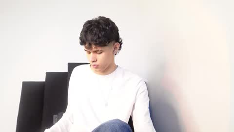 alex_mark_ online show from November 25, 2025, 1:22 pm