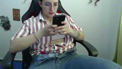 Snapshot of alex_parker07 chatting on December 13, 2024, 7:21 pm Alex Parker online show from December 13, 2024, 7:21 pm