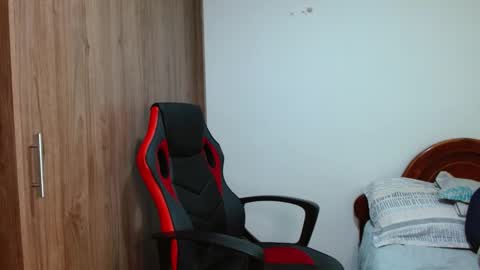 Snapshot of alex_parker07 chatting on December 17, 2024, 10:22 pm Alex Parker online show from December 17, 2024, 10:22 pm