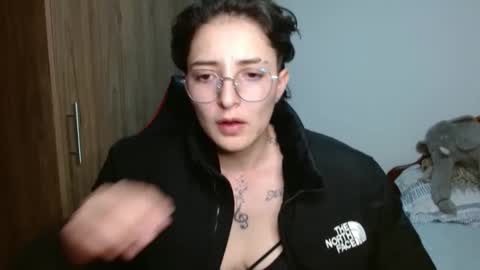 Snapshot of alex_parker07 chatting on December 31, 2024, 12:00 am Alex Parker online show from December 31, 2024, 12:00 am