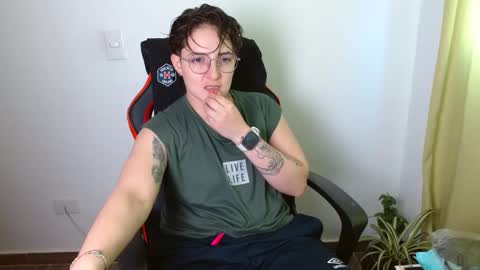 Snapshot of alex_parker07 chatting on March 11, 2025, 9:26 pm Alex Parker online show from March 11, 2025, 9:26 pm