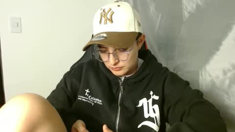 Snapshot of alex_parker07 chatting on December 17, 2025, 12:05 am Alex Parker online show from December 17, 2025, 12:05 am