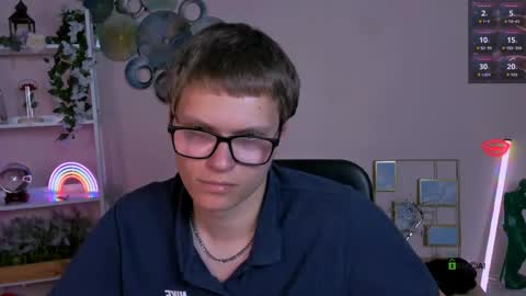 Snapshot of alex_reeding chatting on May 13, 2026, 6:44 am Alex online show from May 13, 2026, 6:44 am