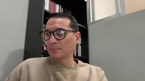 Snapshot of alex_ruiz_ chatting on June 16, 2026, 10:23 pm Alex online show from June 16, 2026, 10:23 pm