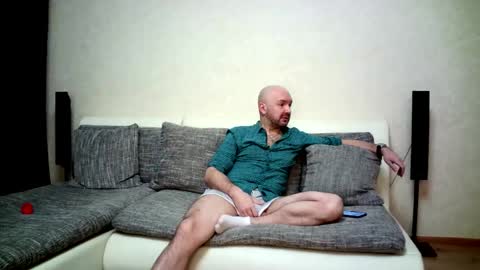 Alex and Tobey online show from February 1, 2026, 6:12 am