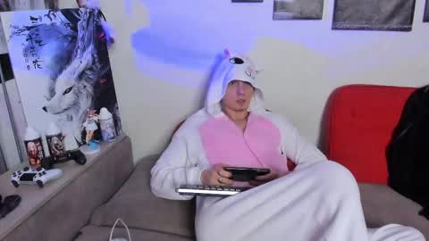 Alex WandHot online show from March 7, 2025, 4:00 pm