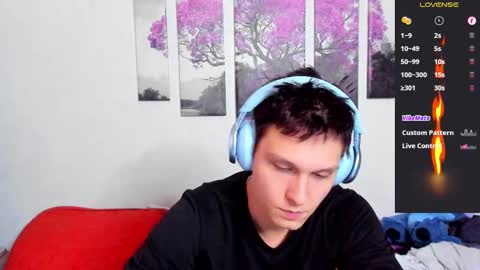 Alex WandHot online show from October 7, 2025, 11:18 am