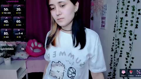 Snapshot of alexa_lexi chatting on May 19, 2026, 10:43 am alexa_lexi online show from May 19, 2026, 10:43 am