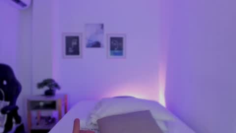 Alexa Millers online show from February 5, 2025, 4:37 am