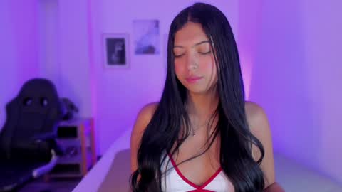 Alexa Millers online show from February 8, 2025, 4:25 am