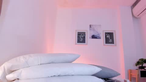 Alexa Millers online show from September 25, 2025, 4:27 am