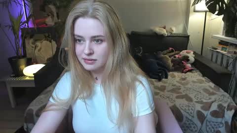 Snapshot of alexa_pirs chatting on May 10, 2026, 8:03 pm alexa_pirs online show from May 10, 2026, 8:03 pm