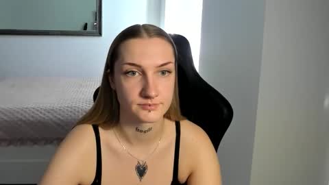 Snapshot of alexafragile chatting on September 25, 2025, 1:15 pm Alexa online show from September 25, 2025, 1:15 pm